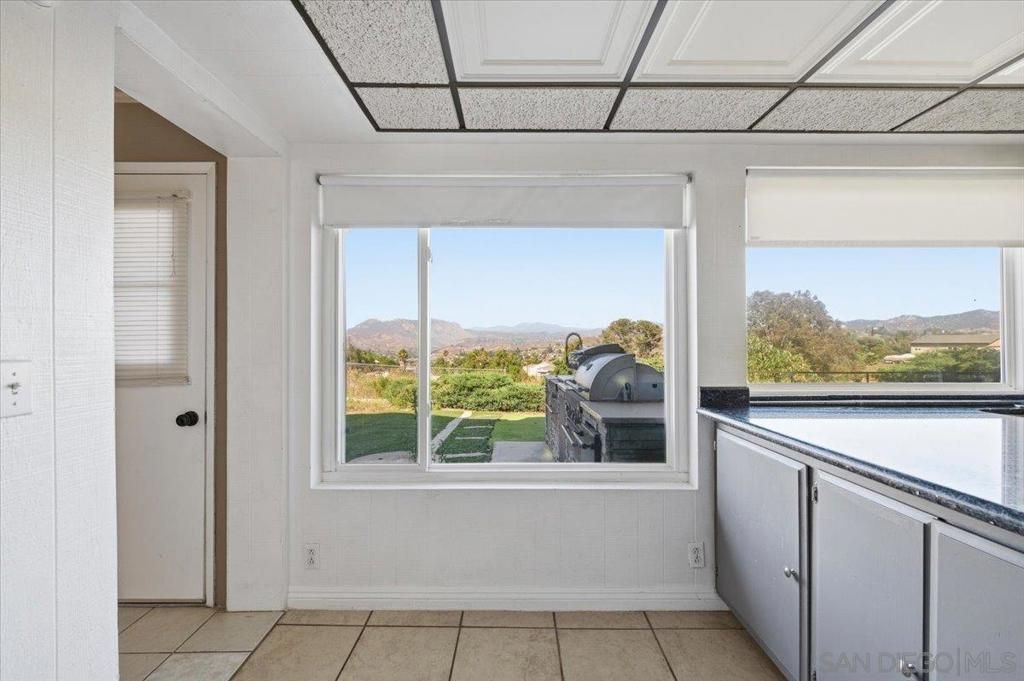 Image 9 of property listing at 11552 North Ln., Lakeside, CA 92040