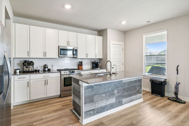 1001 Ewell Farm Cir, Spring Hill, TN 37174