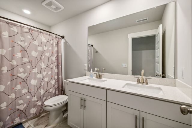 1001 Ewell Farm Cir, Spring Hill, TN 37174