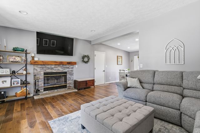 1608 W 4th Street, Coal Valley, IL 61240