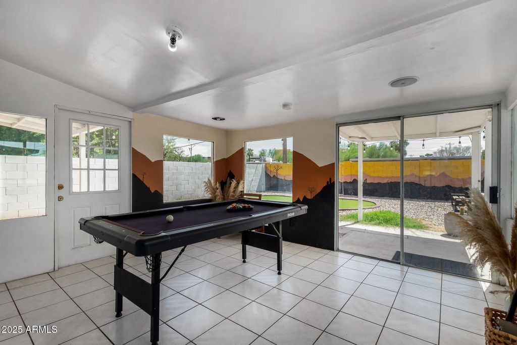 Image 4 of property listing at 829 W MITCHELL Drive, Phoenix, AZ 85013