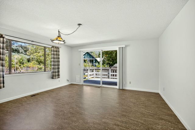2321 Black Oak Way, Ashland, OR 97520