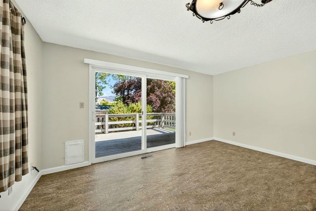 2321 Black Oak Way, Ashland, OR 97520