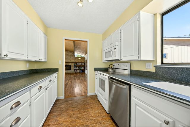 2321 Black Oak Way, Ashland, OR 97520