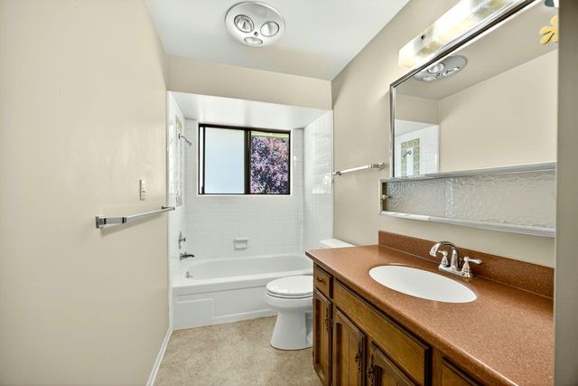 2321 Black Oak Way, Ashland, OR 97520