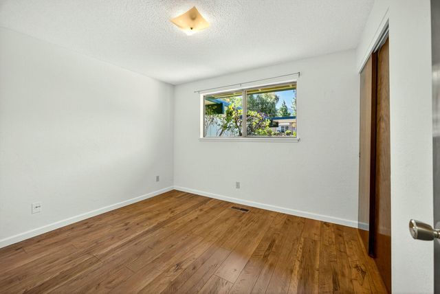 2321 Black Oak Way, Ashland, OR 97520