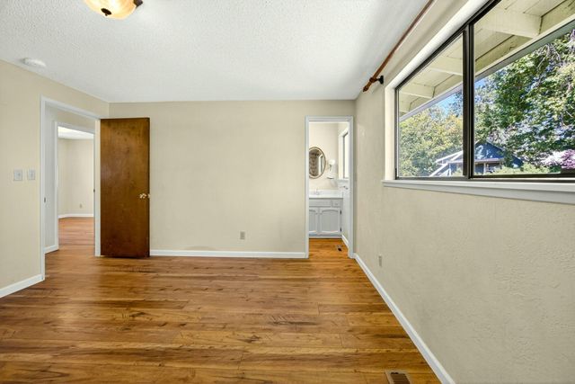 2321 Black Oak Way, Ashland, OR 97520