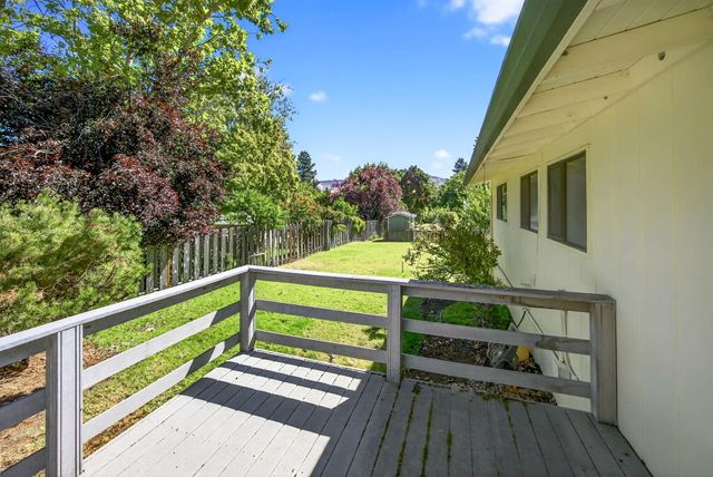 2321 Black Oak Way, Ashland, OR 97520
