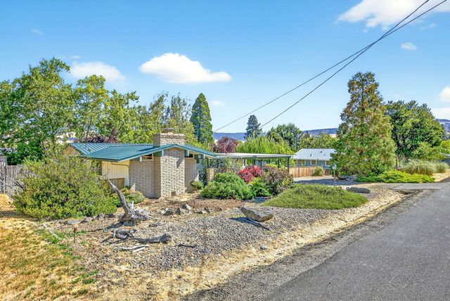 2321 Black Oak Way, Ashland, OR 97520