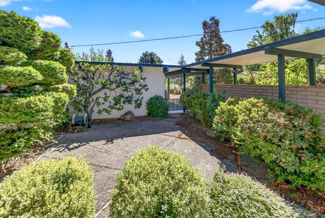 2321 Black Oak Way, Ashland, OR 97520