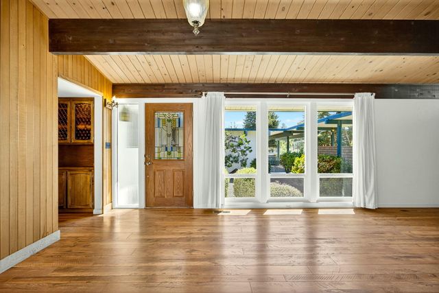 2321 Black Oak Way, Ashland, OR 97520