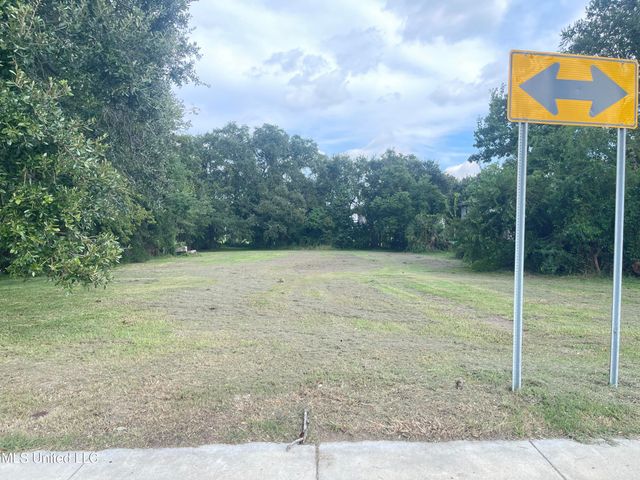 348 Oak Street, Biloxi, MS 39530