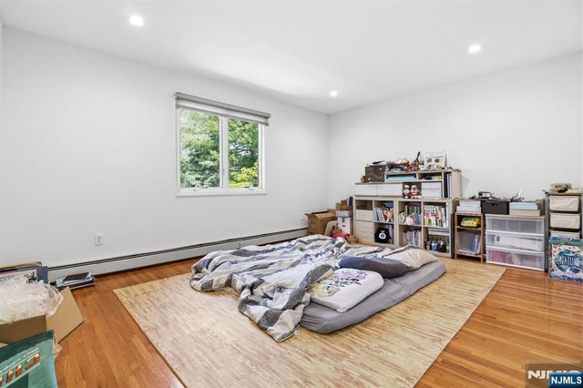 123 Hickory B, Tenafly, NJ 07670
