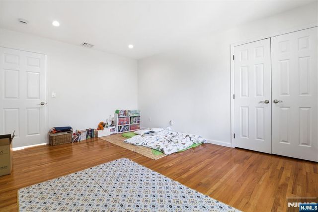 123 Hickory B, Tenafly, NJ 07670