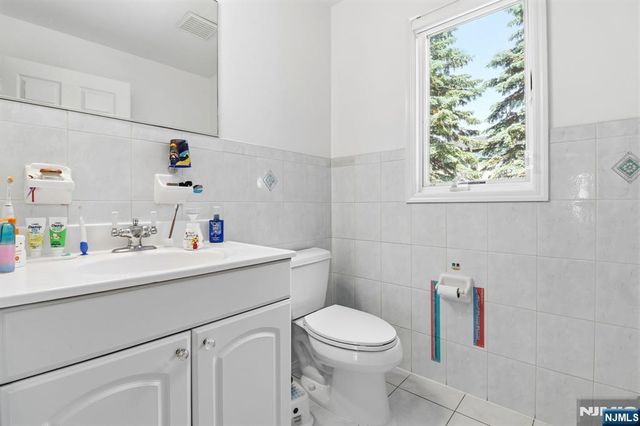123 Hickory B, Tenafly, NJ 07670