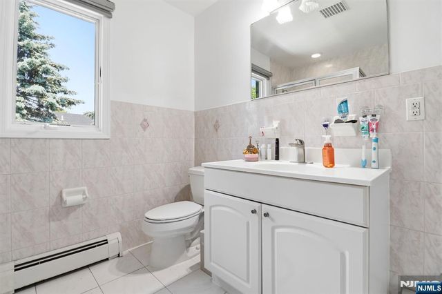 123 Hickory B, Tenafly, NJ 07670