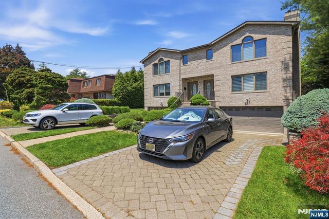 123 Hickory B, Tenafly, NJ 07670