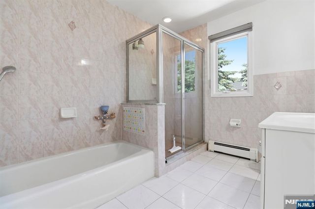 123 Hickory B, Tenafly, NJ 07670