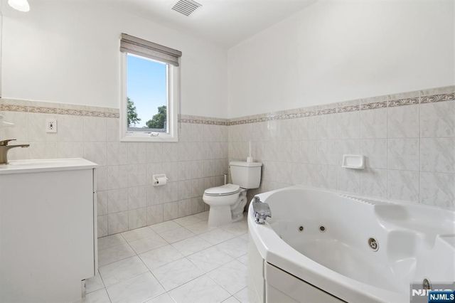 123 Hickory B, Tenafly, NJ 07670