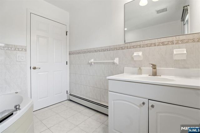 123 Hickory B, Tenafly, NJ 07670