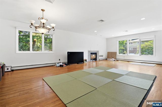 123 Hickory B, Tenafly, NJ 07670
