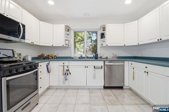 123 Hickory B, Tenafly, NJ 07670