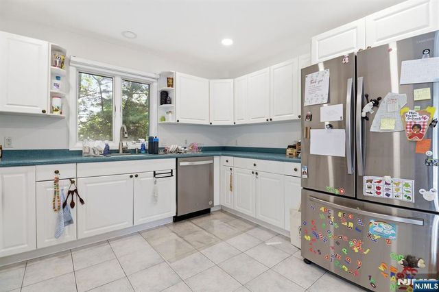123 Hickory B, Tenafly, NJ 07670