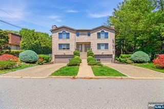 123 Hickory B, Tenafly, NJ 07670