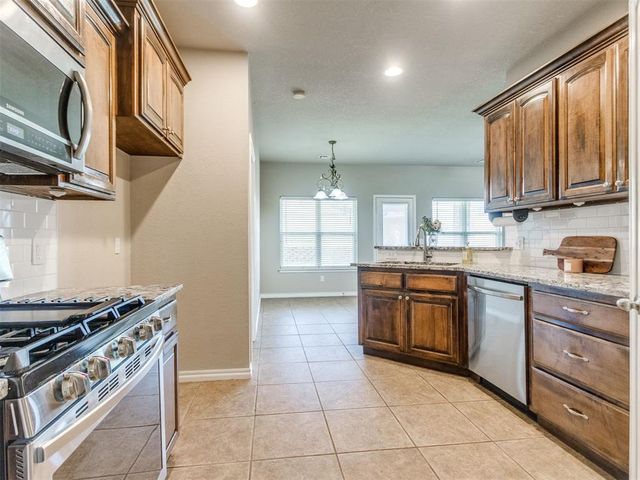 416 Rolling Meadow Drive, Noble, OK 73068