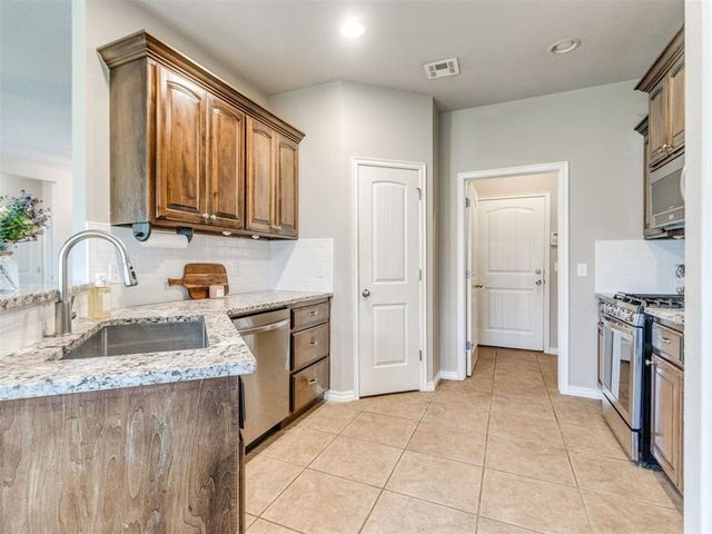 416 Rolling Meadow Drive, Noble, OK 73068