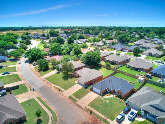 416 Rolling Meadow Drive, Noble, OK 73068