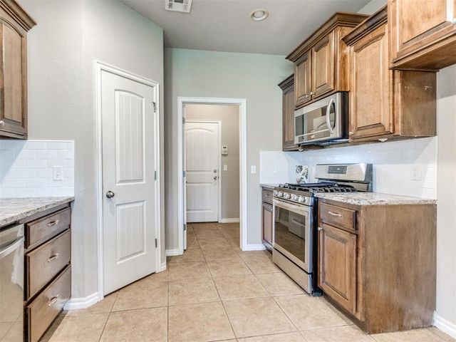 416 Rolling Meadow Drive, Noble, OK 73068