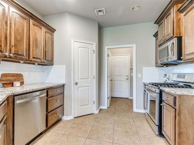 416 Rolling Meadow Drive, Noble, OK 73068