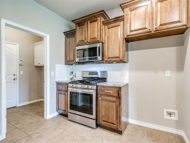 416 Rolling Meadow Drive, Noble, OK 73068
