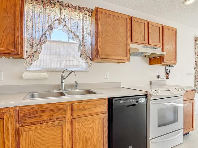 1606 CENTER DRIVE, Deland, FL 32720