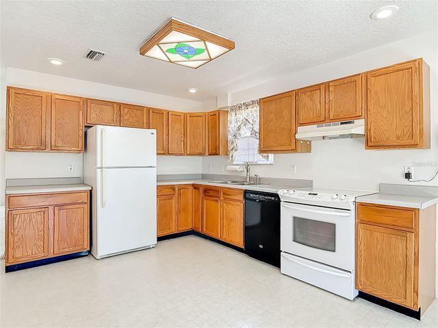 1606 CENTER DRIVE, Deland, FL 32720