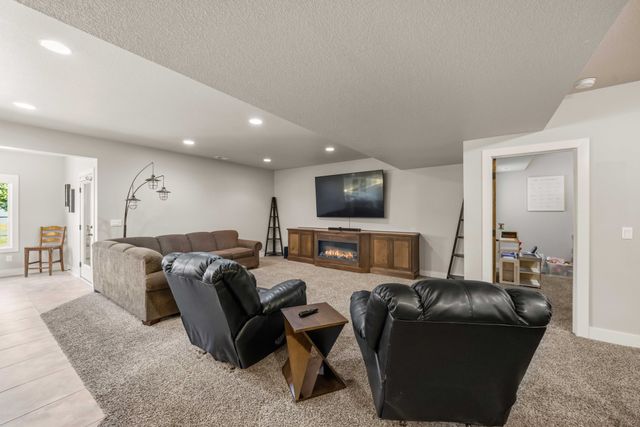 909 NW 3rd Court, Grimes, IA 50111