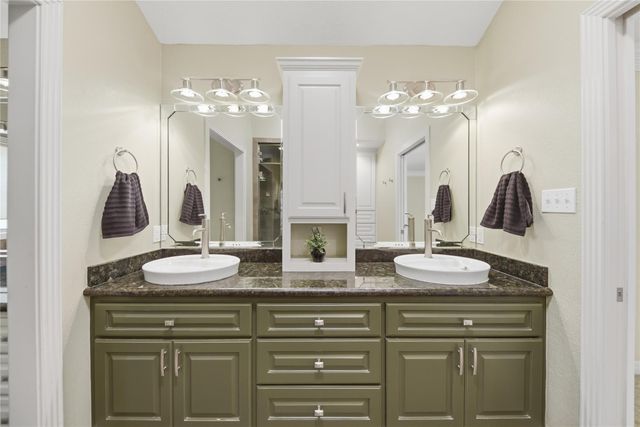 1017 Buescher Road, Columbus, TX 78934