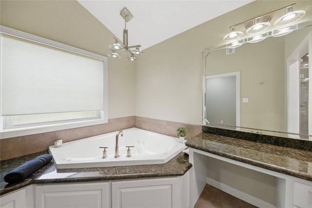 1017 Buescher Road, Columbus, TX 78934
