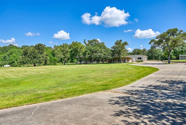 1017 Buescher Road, Columbus, TX 78934