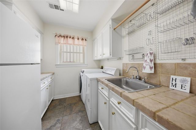 1017 Buescher Road, Columbus, TX 78934