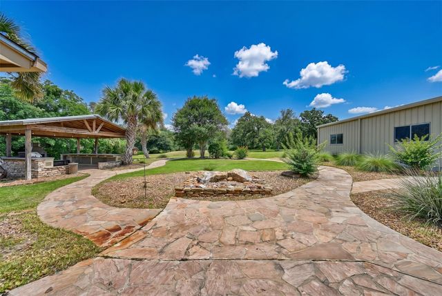 1017 Buescher Road, Columbus, TX 78934
