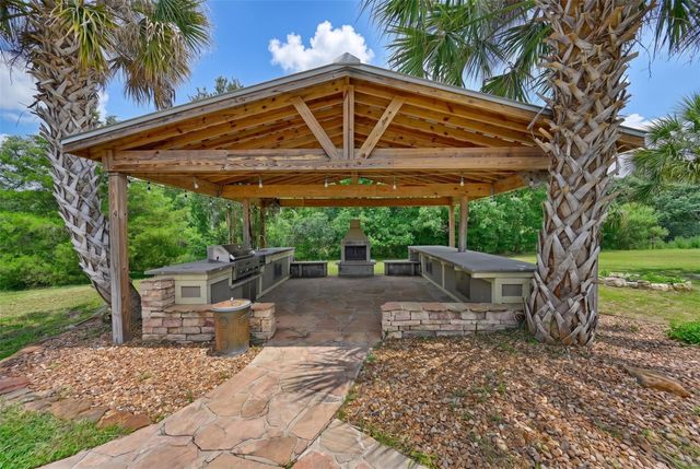 1017 Buescher Road, Columbus, TX 78934