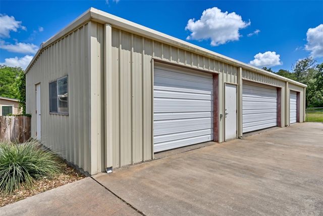 1017 Buescher Road, Columbus, TX 78934