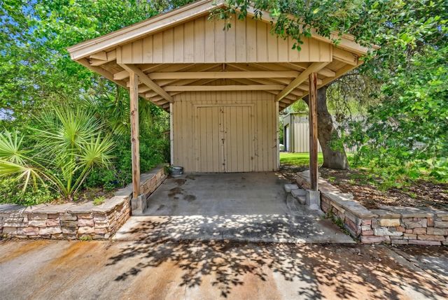 1017 Buescher Road, Columbus, TX 78934