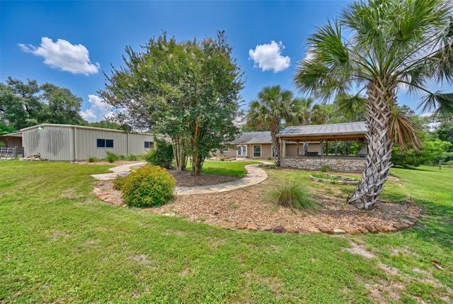 1017 Buescher Road, Columbus, TX 78934