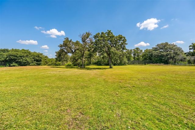1017 Buescher Road, Columbus, TX 78934