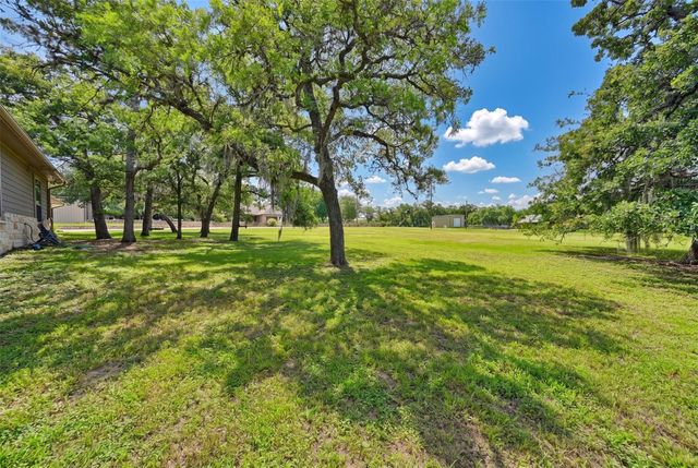 1017 Buescher Road, Columbus, TX 78934