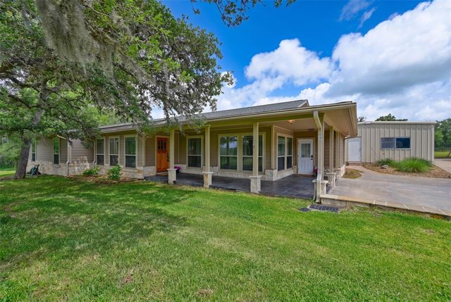 1017 Buescher Road, Columbus, TX 78934