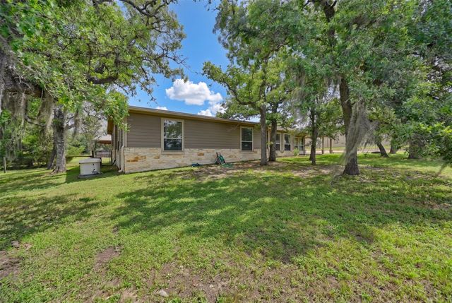 1017 Buescher Road, Columbus, TX 78934